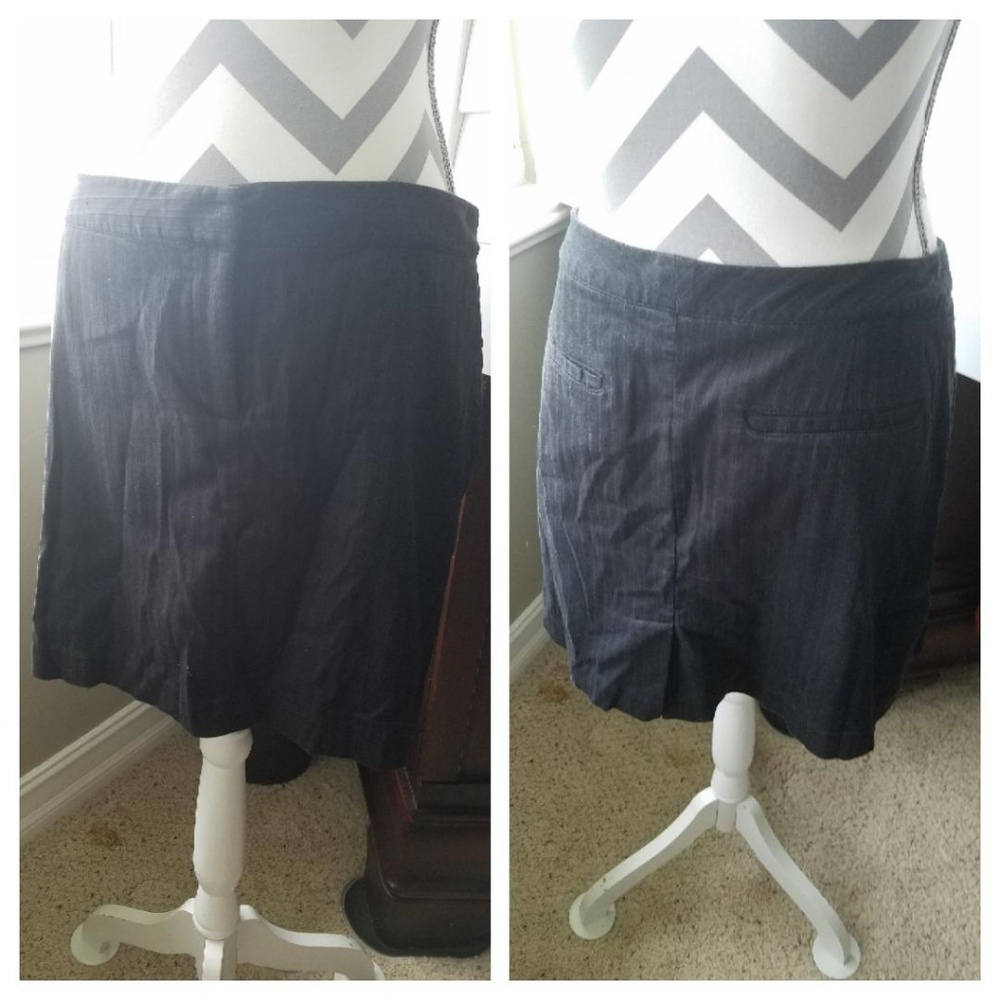 Izod Black on Black Pinstriping Golf Skirt Size 8